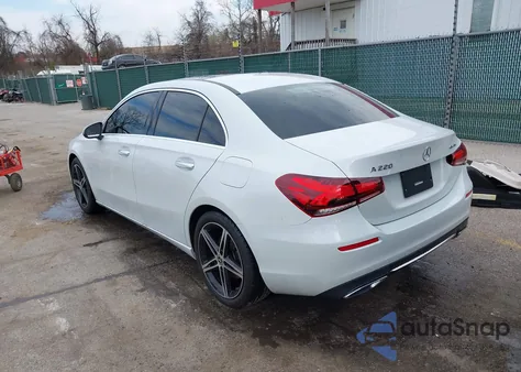 2022 Mercedes-Benz A 220 4Matic из США, поврежденный, VIN W1K3G4FB1NJ337471